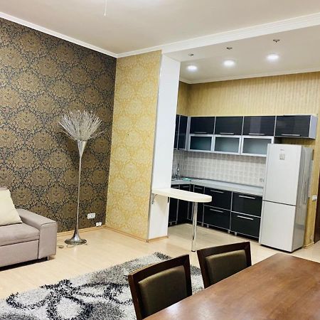 Бульвар Эркиндик74 Bishkek Bagian luar foto