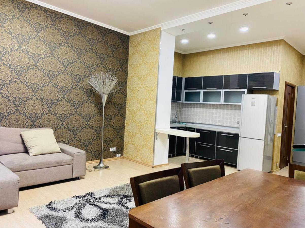 Бульвар Эркиндик74 Bishkek Bagian luar foto