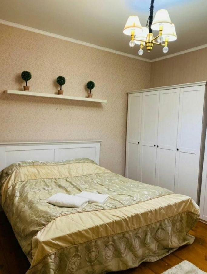 Бульвар Эркиндик74 Bishkek Bagian luar foto