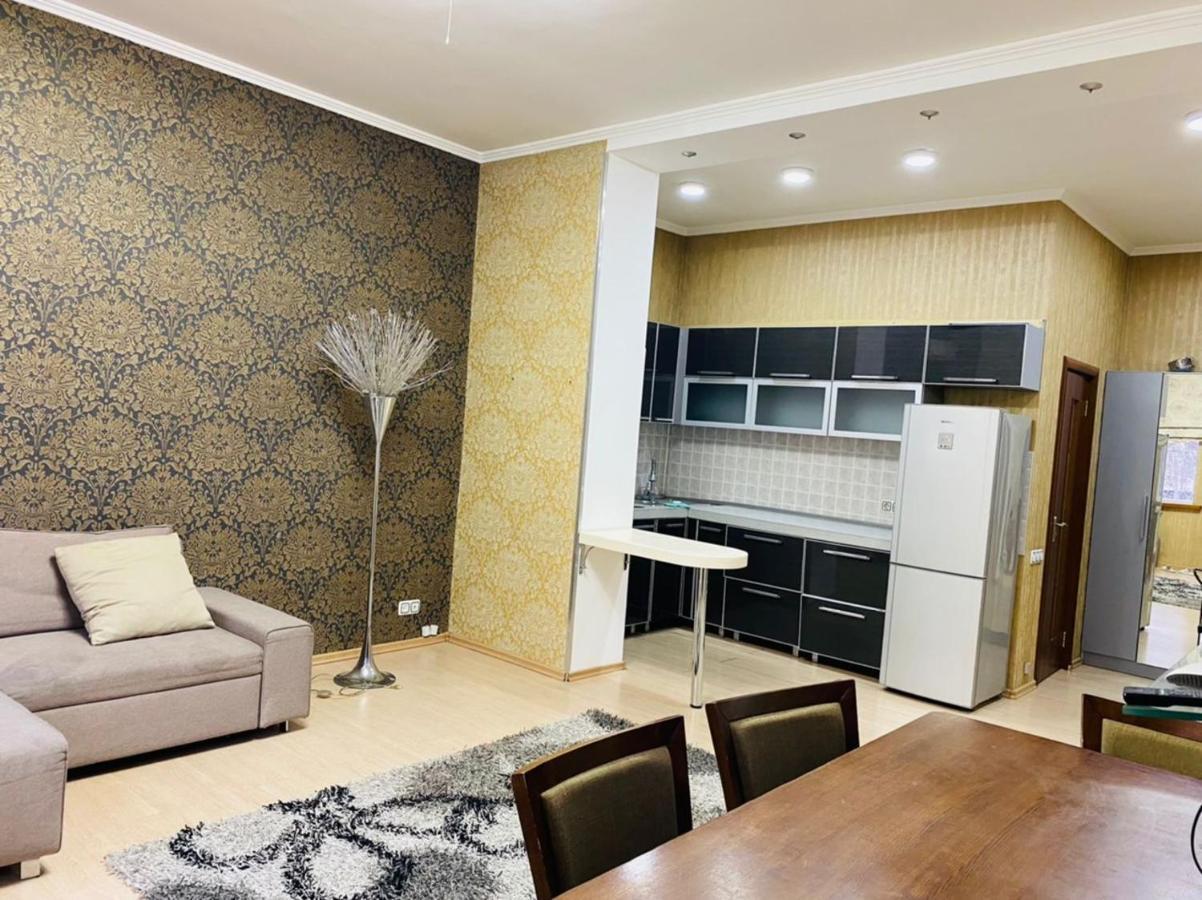 Бульвар Эркиндик74 Bishkek Bagian luar foto